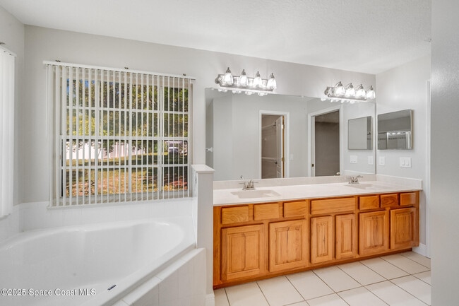 Building Photo - 187 Pinta Cir