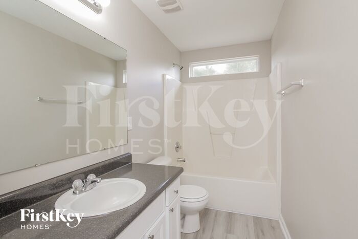 Building Photo - 13704 Stringfellow Ln