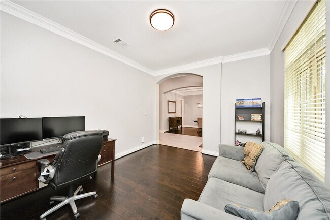 Building Photo - 30 Adrianna Path Dr