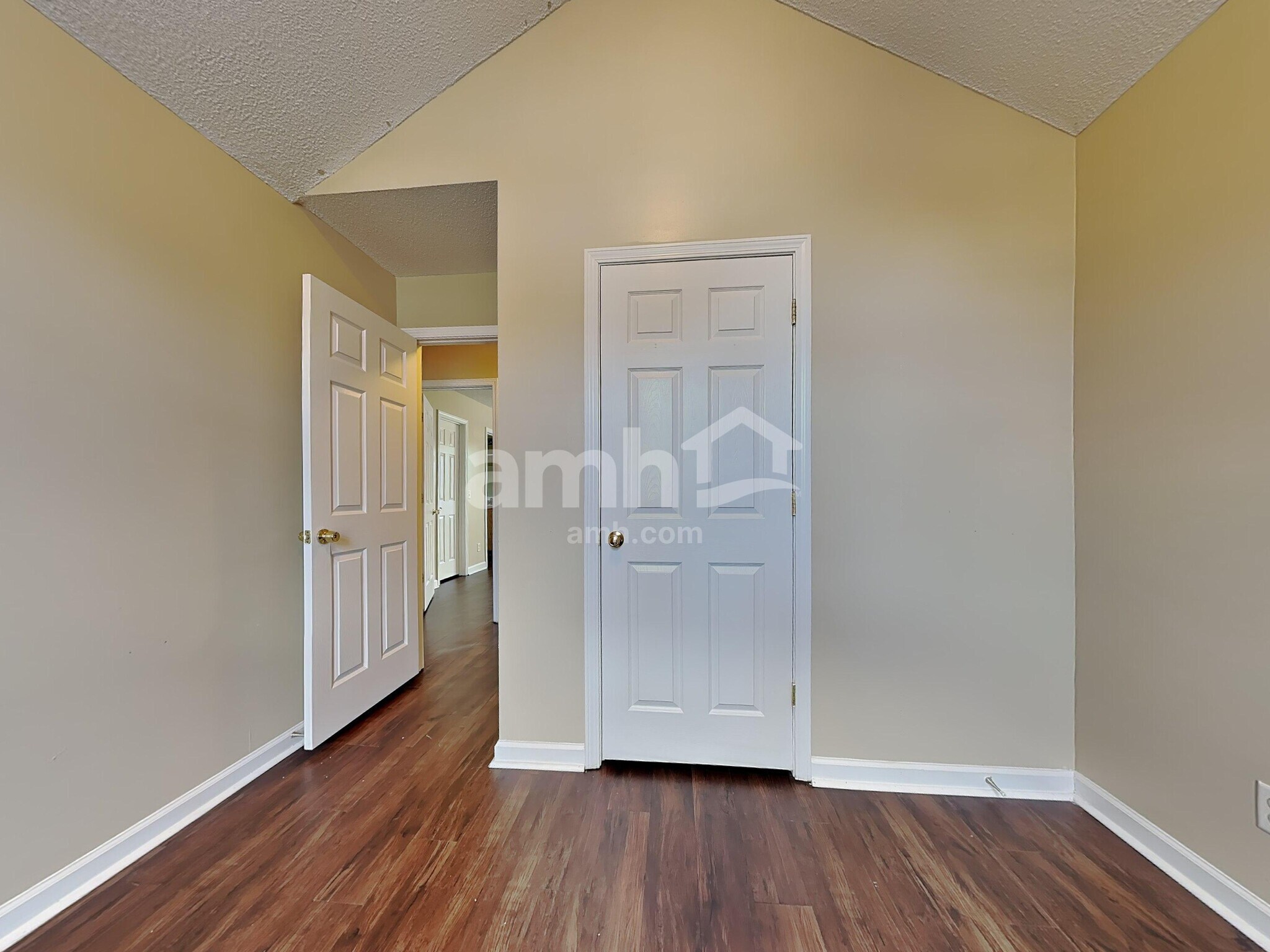 Building Photo - 109 W Tahoe Dr