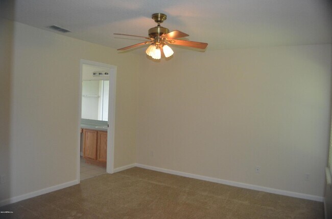 Building Photo - 545 Prosperity Lake Dr