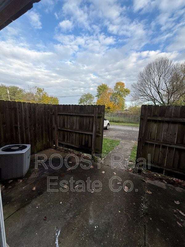 Building Photo - 6820-6826 Emerald Ave