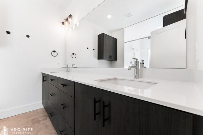 Building Photo - 4527 22nd Pl