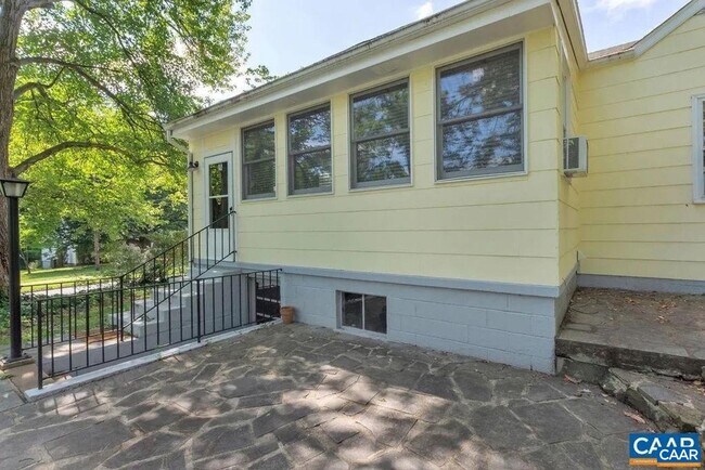 Building Photo - 1601 Del Mar Dr