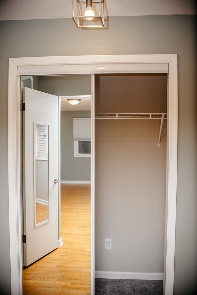 Building Photo - 1449 Jill Dr