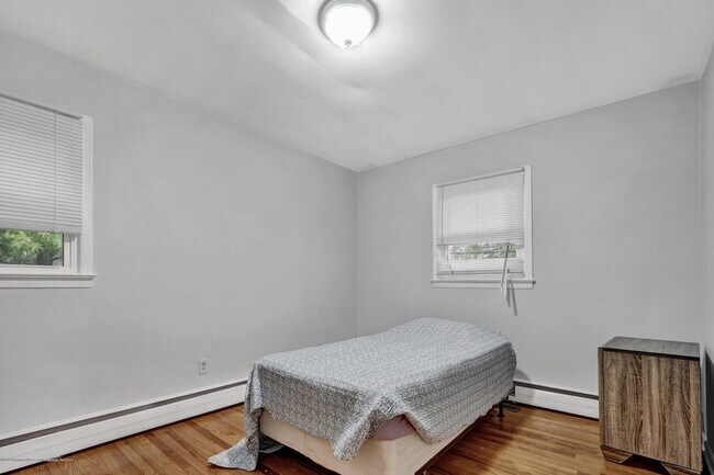 Building Photo - 200 Oakhurst Rd
