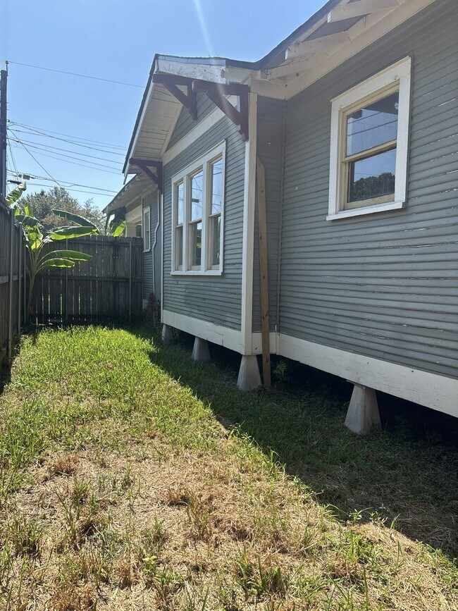 Building Photo - 113 Texas St