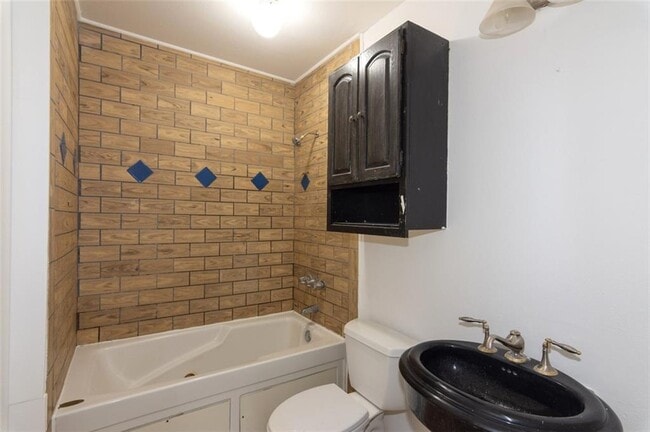 Building Photo - 407 Primrose St
