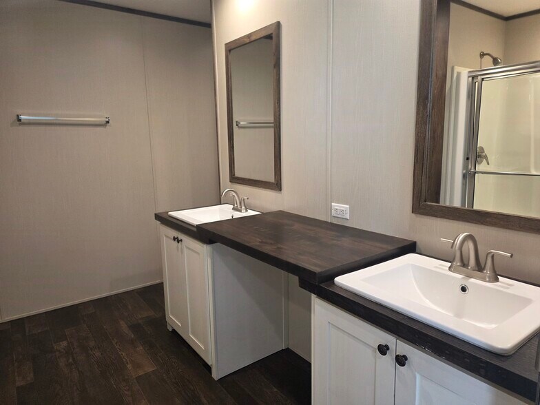 Building Photo - 4049 Trout Ln