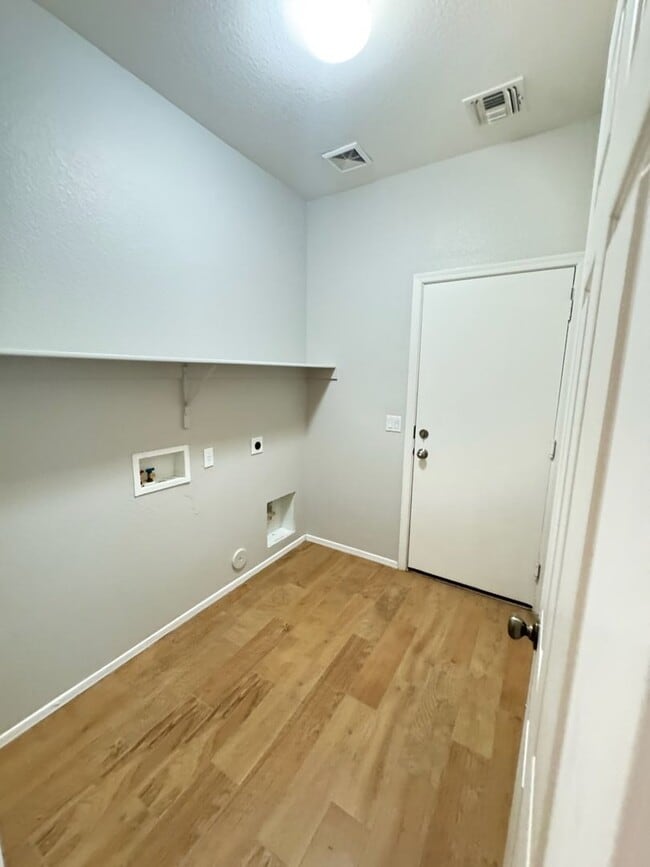 Building Photo - Chandler 4 bed 2 bath