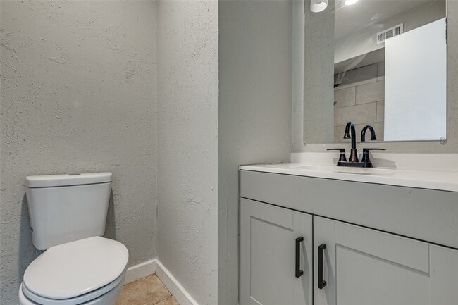 Building Photo - 8725 Victorian Village Dr