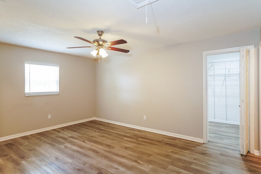 Building Photo - 1705 Athens Ct