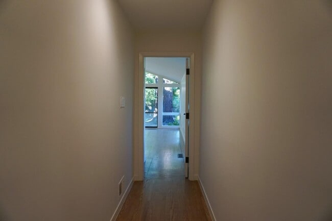 Building Photo - 30 Genevra Rd