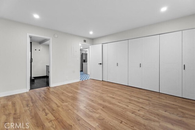 Building Photo - 6752 Hillpark Dr