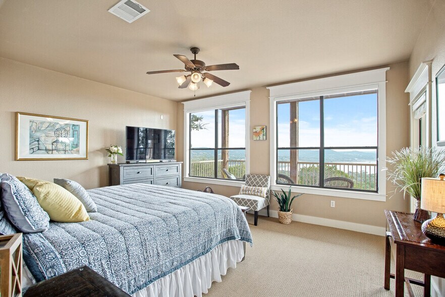 Building Photo - 18016 Edgewood Way