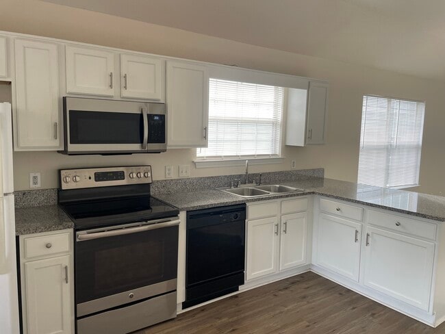 Building Photo - 808 Crystal Wells Ct S