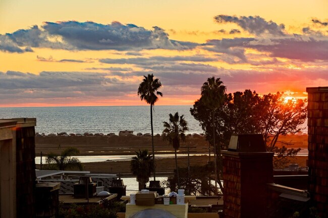 Building Photo - 12933 Caminito Del Canto