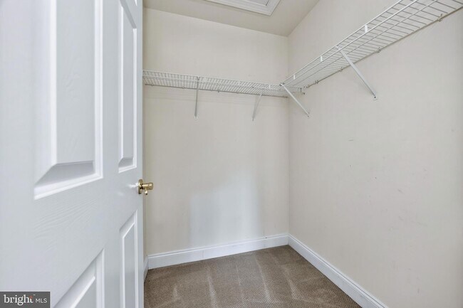 Building Photo - 563 Gramercy Ln