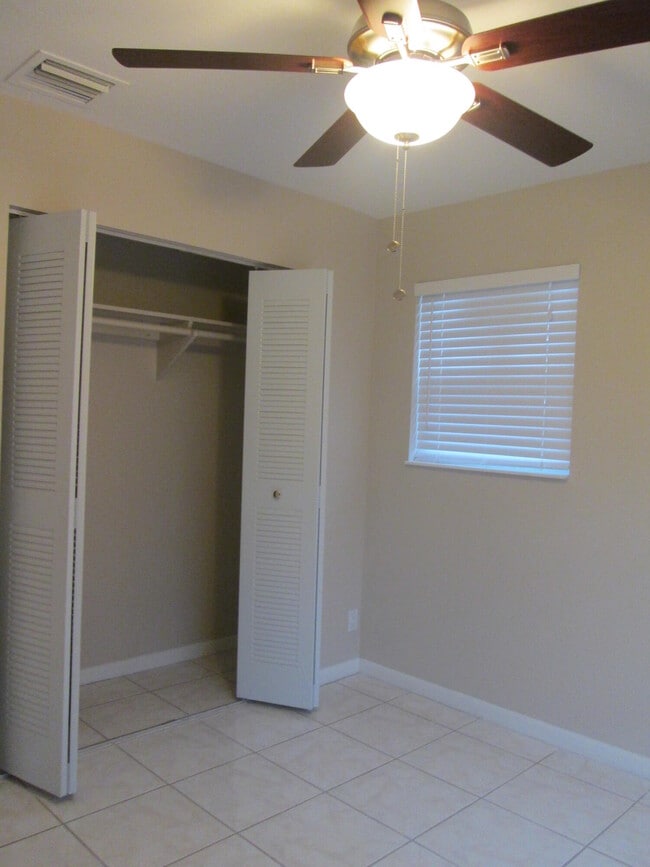 Building Photo - 2457 Pinecrest Ct