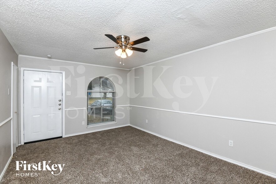 Building Photo - 3630 Williamsburg Dr