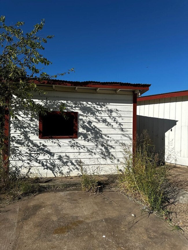 Building Photo - Welcome to Your Private Retreat in the Hea...