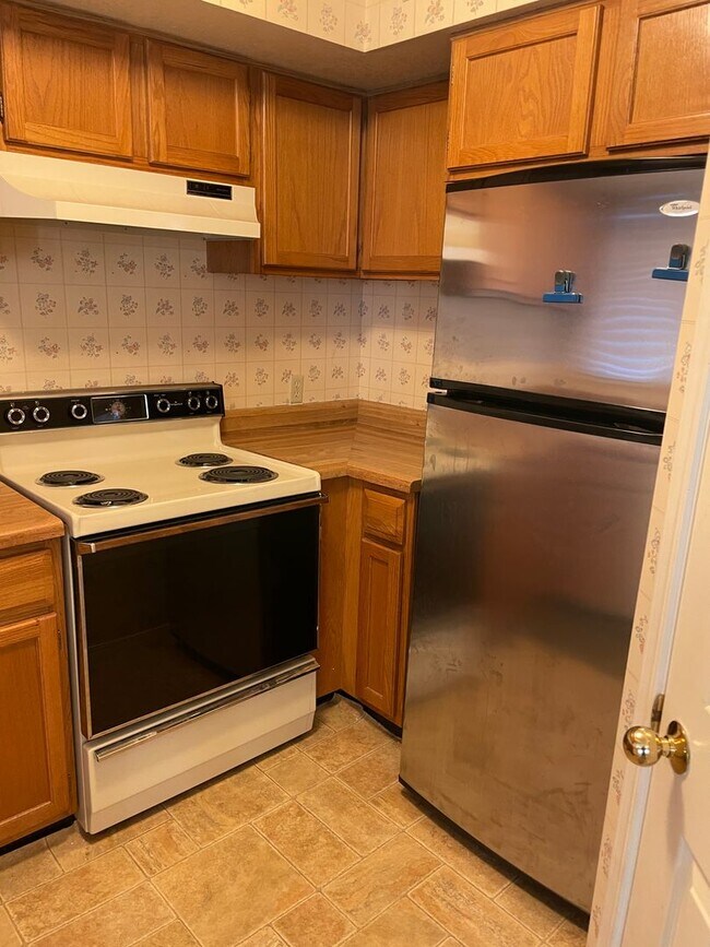 Building Photo - 2 bedroom 2 full bath loft condo, washer and dryer included