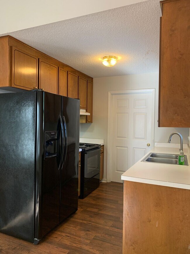 Building Photo - Clayton Ranch, 3 Bedrooms, Large Yard, App...