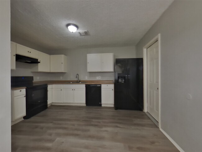 Building Photo - 6329 Porterway Dr