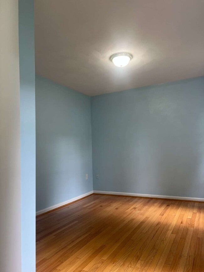 Building Photo - 3 Bdrm / 2.5 Bath House Available Now!!! N...