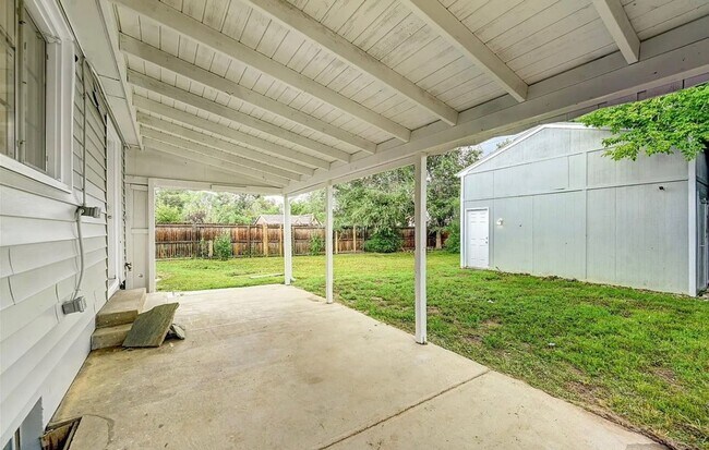 Building Photo - Charming 2 Bedroom Home – Pets Welcome!