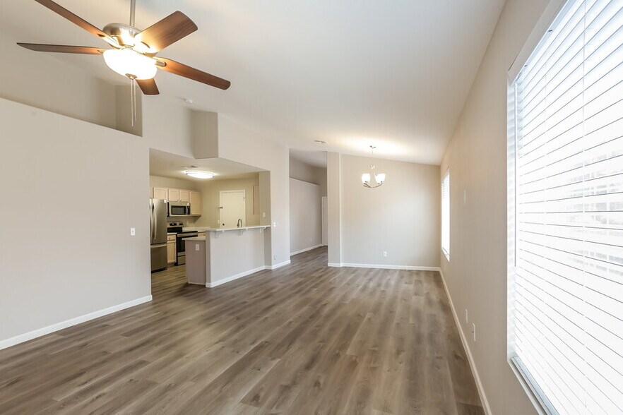 Building Photo - 8643 E Capri Ave