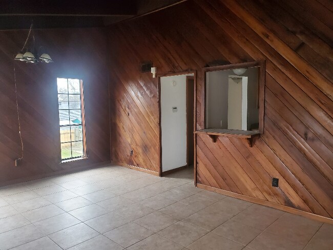 Primary Photo - 8002 Trapier Ave
