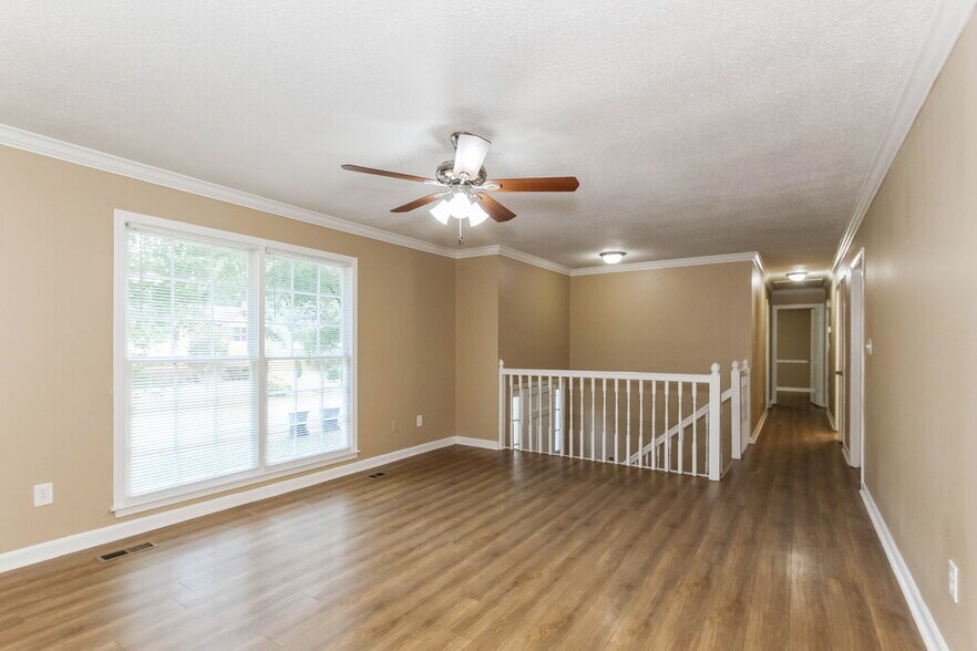 Building Photo - 1233 Willow Creek Pl