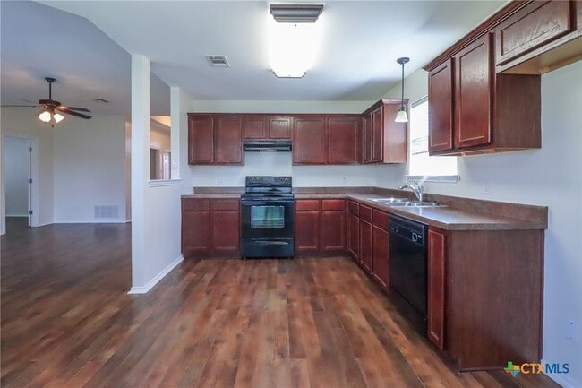 Building Photo - 7819 Bridgepointe Dr