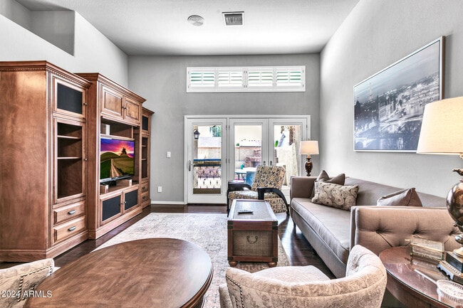 Building Photo - 8889 E Meadow Hill Dr