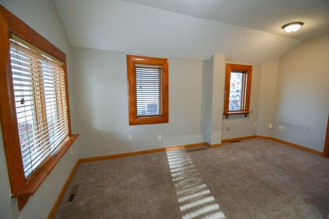 Building Photo - Rent Special!  2 Bed, 1 Bath Home Near Mayo Clinic