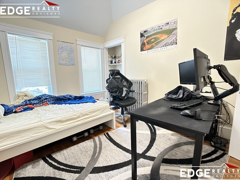 Building Photo - 5 Glenley Ter