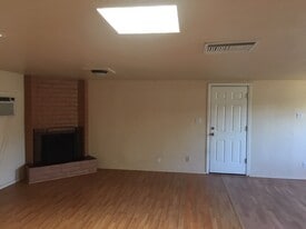 Large Family room - 7501 E Poinciana Dr