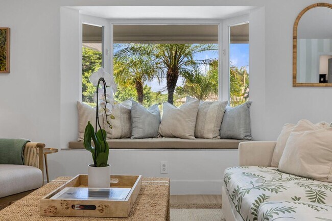 Building Photo - 1096 SW 27th Ave