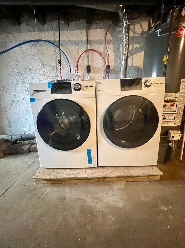 Building Photo - Newly Renovated 3-Bed Townhome in West Passyunk! Available NOW!