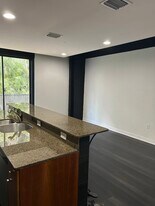 Building Photo - 62 W Colonial Dr