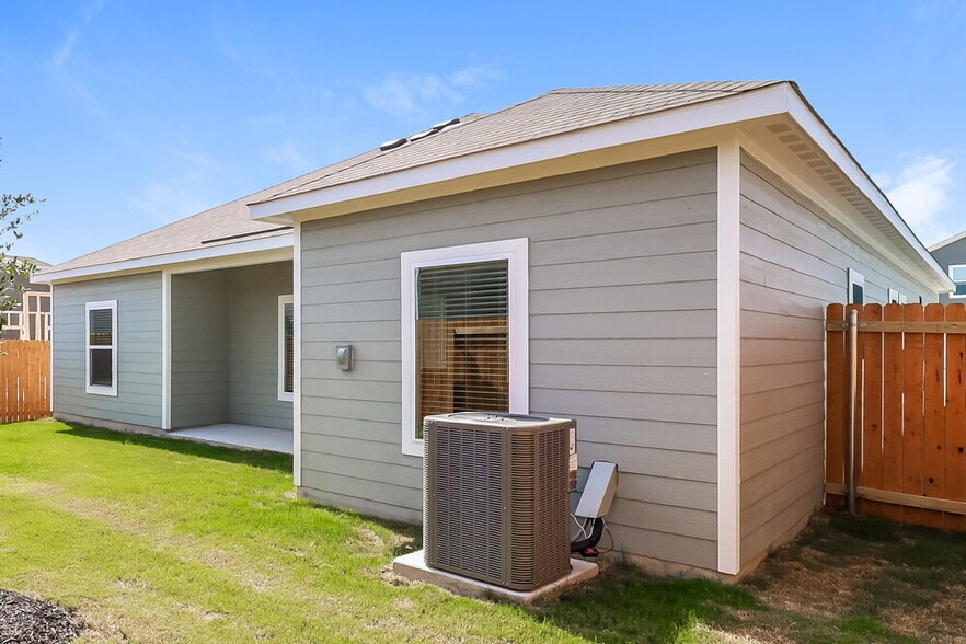 Building Photo - 1505 Woodwinds Dr