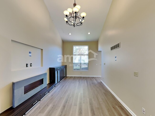 Building Photo - 2200 Brindlewood Dr