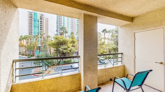 Building Photo - "Chic Las Vegas Condo Oasis: 1-Bedroom Gem...