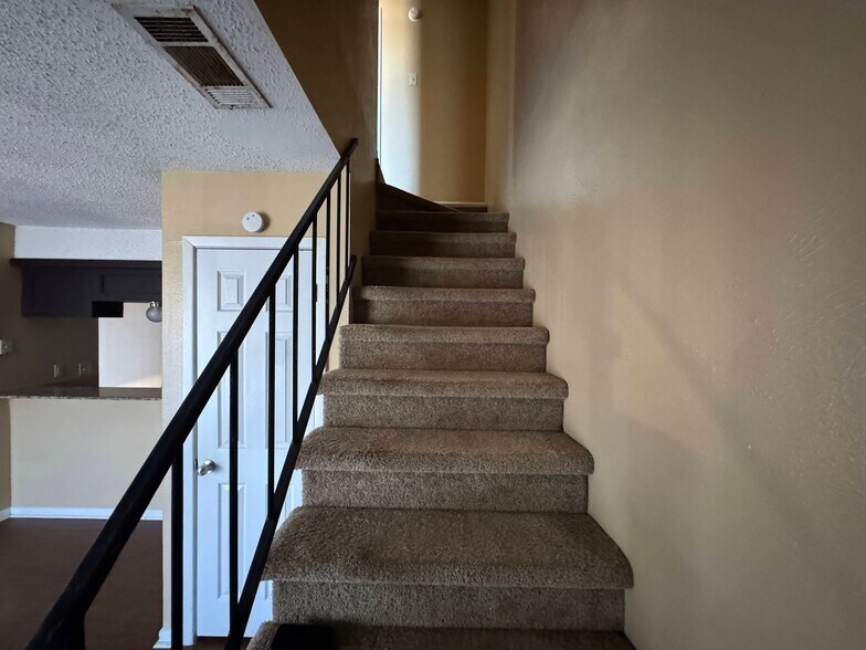 Building Photo - 1102 Covey Ln