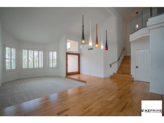 Building Photo - Discover your Dream Oasis in this 4/3 Phoe...