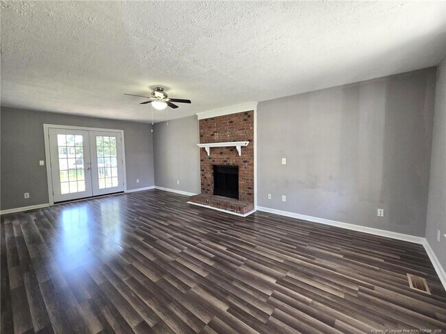 Building Photo - 7132 Dayspring Dr