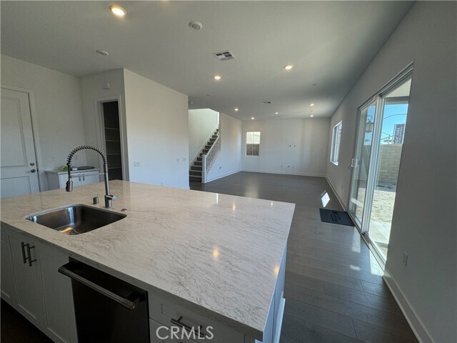 Building Photo - 114 Pansy