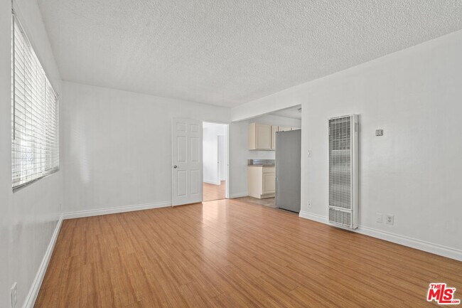 Building Photo - 616 Vernon Ave