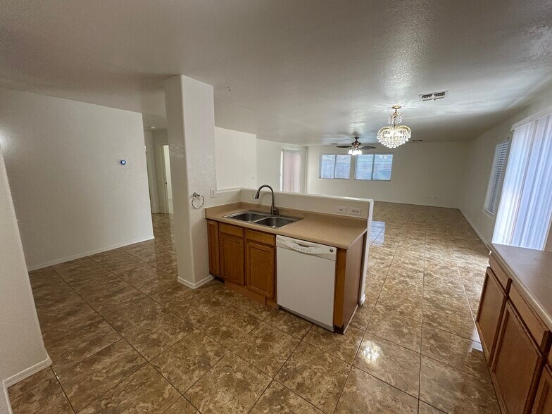 Building Photo - 7399 W Solano Dr S